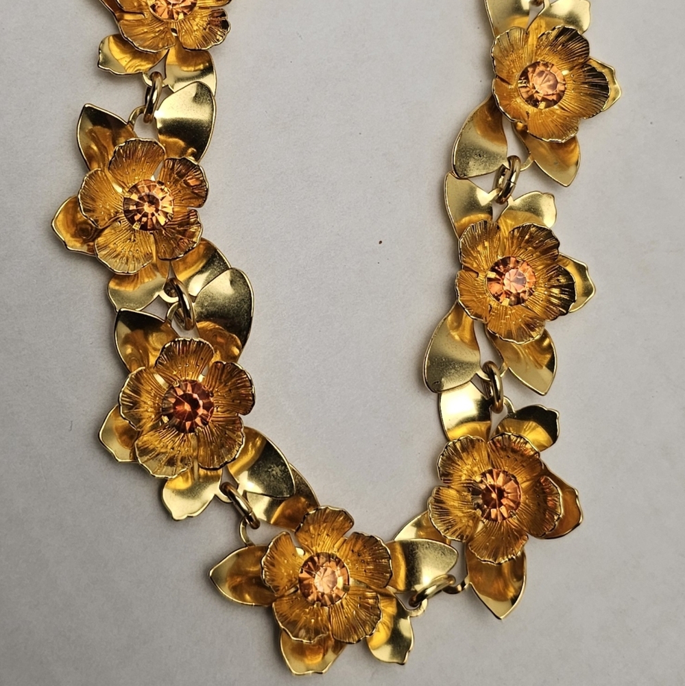 [J. CREW] Oversized Gold Flower Collar Statement Necklace - Picture 12 of 16